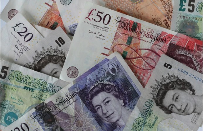 Poundsterling Terpuruk di Hadapan Dolar AS