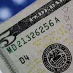 Dolar AS Melemah dan Hanya Kuat Lawan Kurs Komoditas