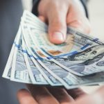 Dolar AS Melemah, Serangan Minyak Picu Investor Pindah ke Safe Haven