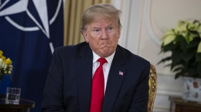 Dolar AS Bangkit Hiraukan Berita Pelengseran Trump dan Data Buruk