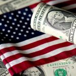 Dolar AS Melemah karena Ketegangan Data dan Perdagangan
