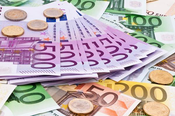 EUR/USD MELEMAH TERHADAP DOLAR AS