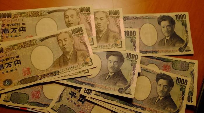 YEN MENGUAT TERHADAP DOLAR AS