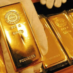 KASUS VIRUS CORONA MELONJAK HARGA EMAS MENGUAT