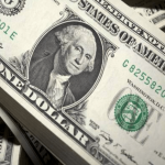 Dolar AS Menguat Tipis Usai The Fed Luncurkan Kebijakan Baru
