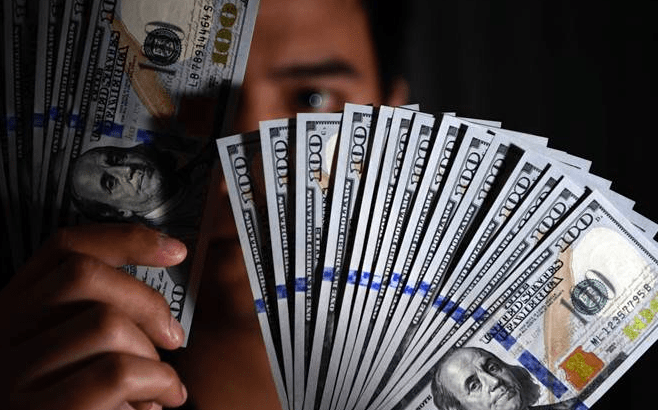 Dolar AS Menguat Karena Pelaku Pasar Mencerna Sejumlah Data Ekonomi